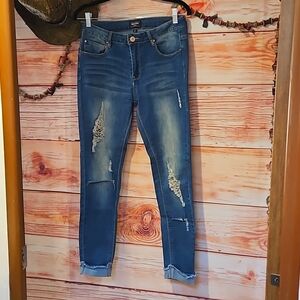 NWOT "IRIS JEANS LOS ANGELES". DISTRESSED. ROLL CUFFED. GREAT CASUAL JEANS! SZ 9